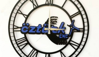 Kare desenli Roma Rakamlı Metal Duvar Saati