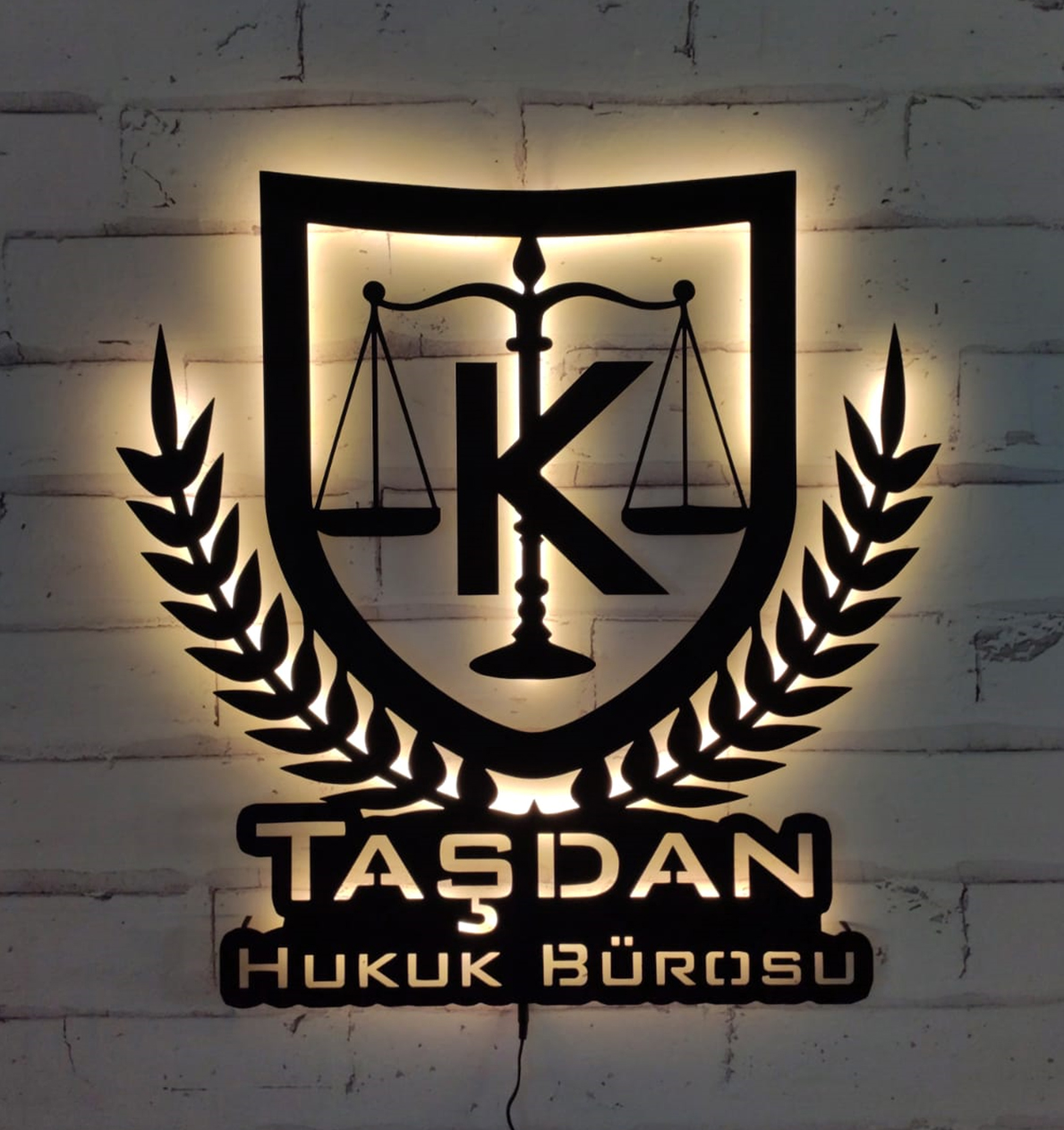 Hukuk Bürolarına Özel Tasarlanmış Ledli Metal Tablo