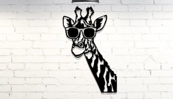 Sevimli Gözlüklü Zürafa Lazer Kesim Metal Tablo